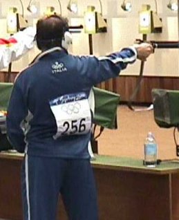 Roberto shooting Air Pistol at the Sydney Olympics