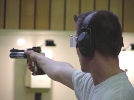 Shooting air pistol in Munich